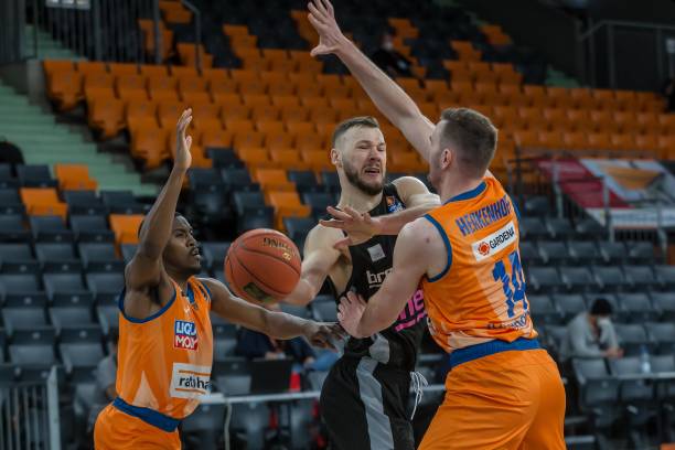 更是他多年 更是他多年