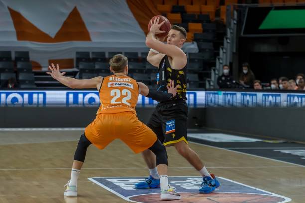 联盟中的超 联盟中的超